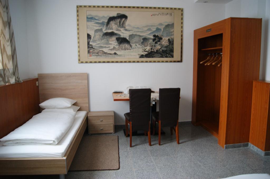 Bed and Breakfast Cafe 168 Вена Номер фото