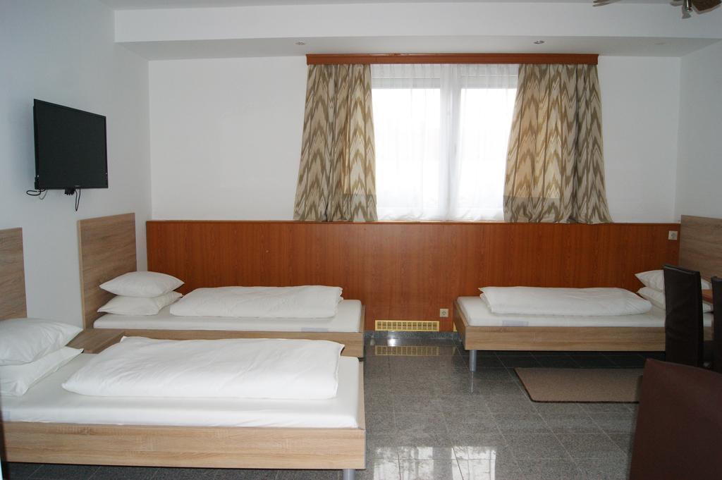 Bed and Breakfast Cafe 168 Вена Номер фото